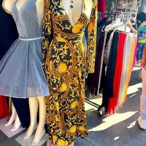 Long sleeve dress comes in small medium and large, only 3 left